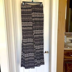 Ladies Pallazo Pants Black and White XL NWOT